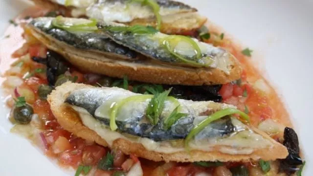 Letnja salata sa sardinama