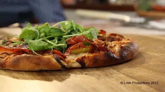 Pica sa smokvom, pršutom i gorgonzolom