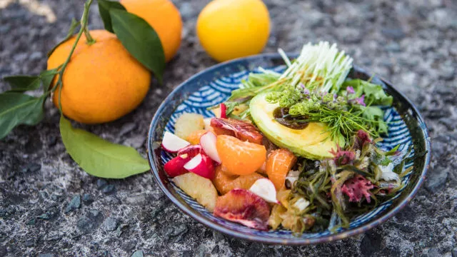 Salata od japanskog citrusnog voća i avokada