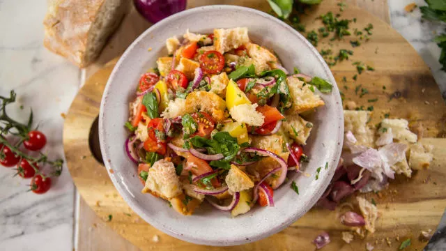 Salata pancanela