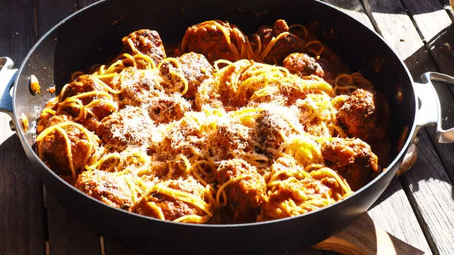 Špagete sa ćuftama i rikotom