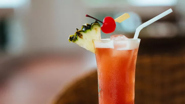 Piće „Singapore sling“ po receptu hotela „Raffles“